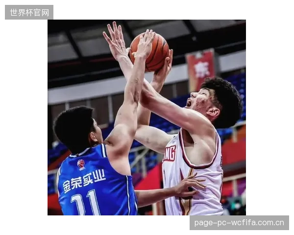 四川男篮创CBA历史最长连败纪录,成为联赛第三支常规赛全败球队。 四川男篮创CBA历史最长连败纪录,成为联赛第三支常规赛全败球队。